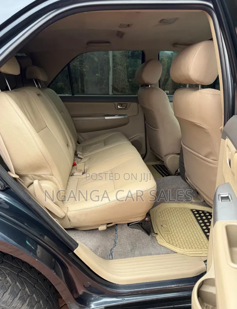 Toyota Fortuner 2013 Black