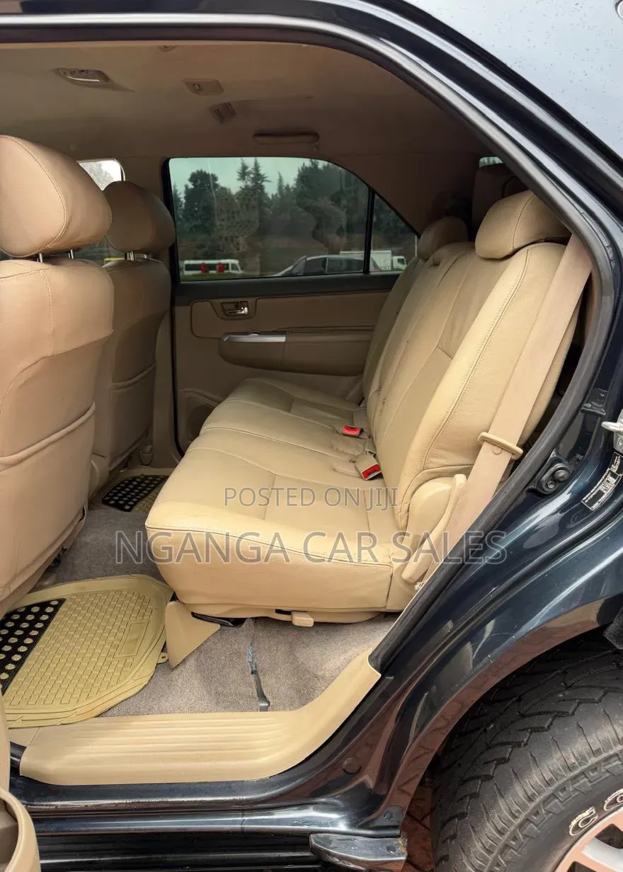 Toyota Fortuner 2013 Black