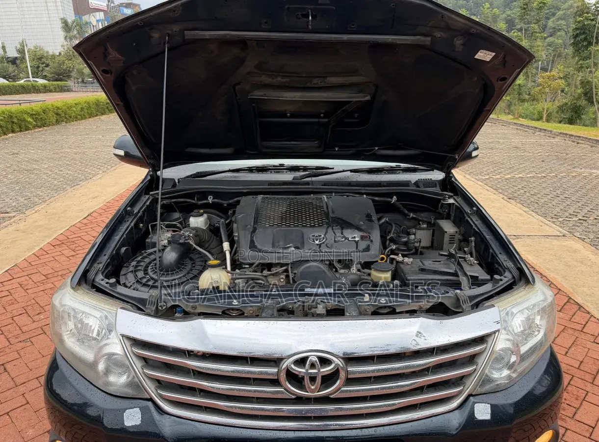 Toyota Fortuner 2013 Black