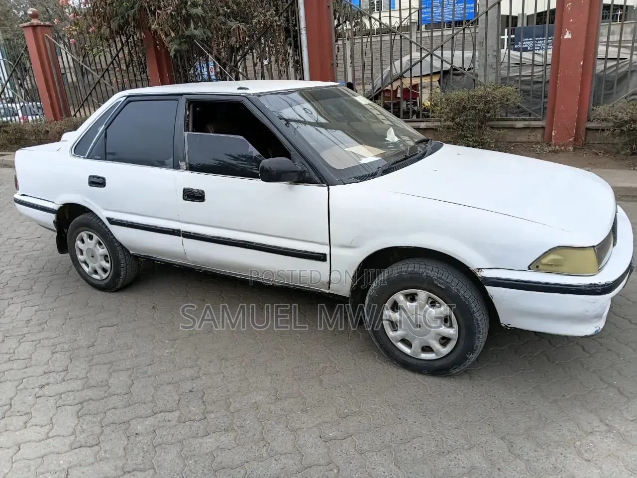 Toyota Corolla 2001 White