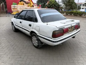 Toyota Corolla 2001 White