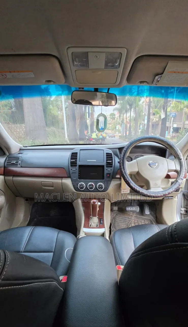 Nissan Bluebird 2010