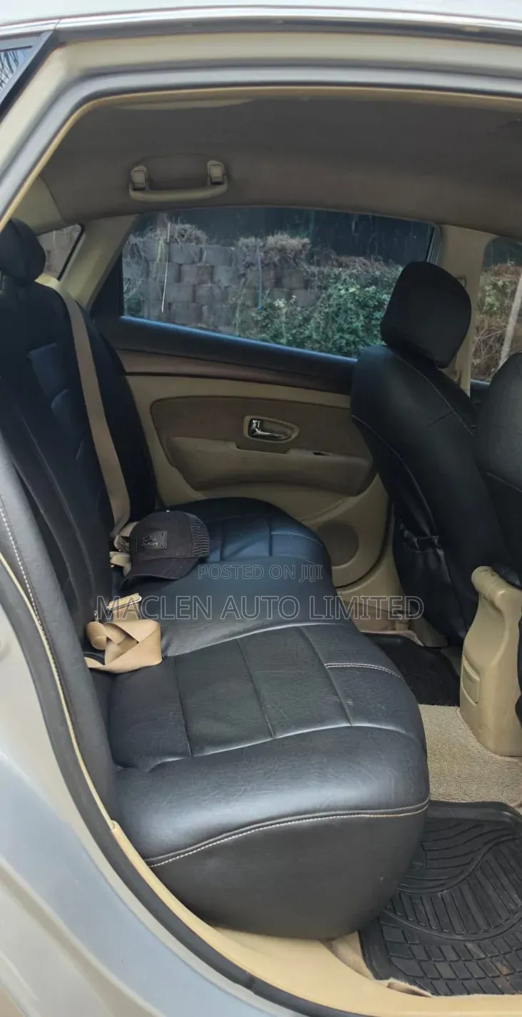 Nissan Bluebird 2010