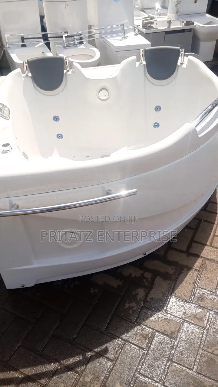 Modern Jacuzzi With Head Rest