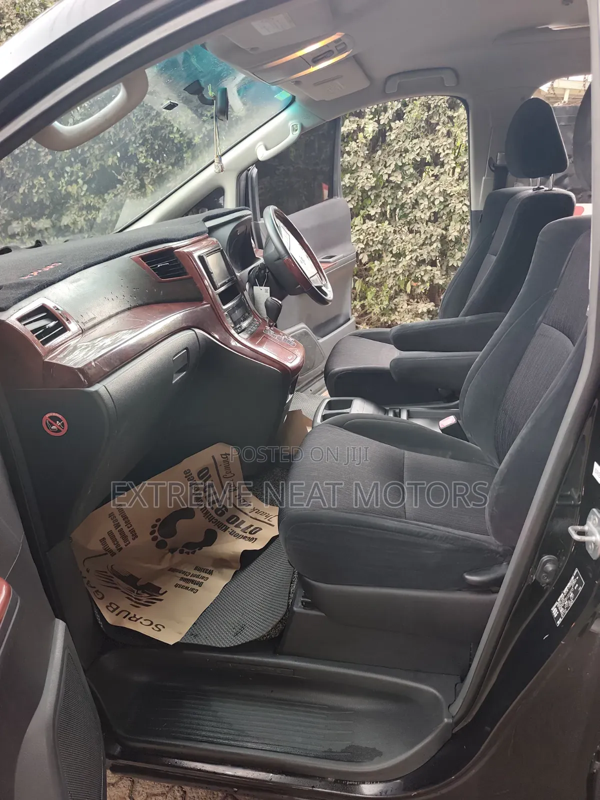 Toyota Vellfire V 2.4 FWD 8-Seater 2010 Black