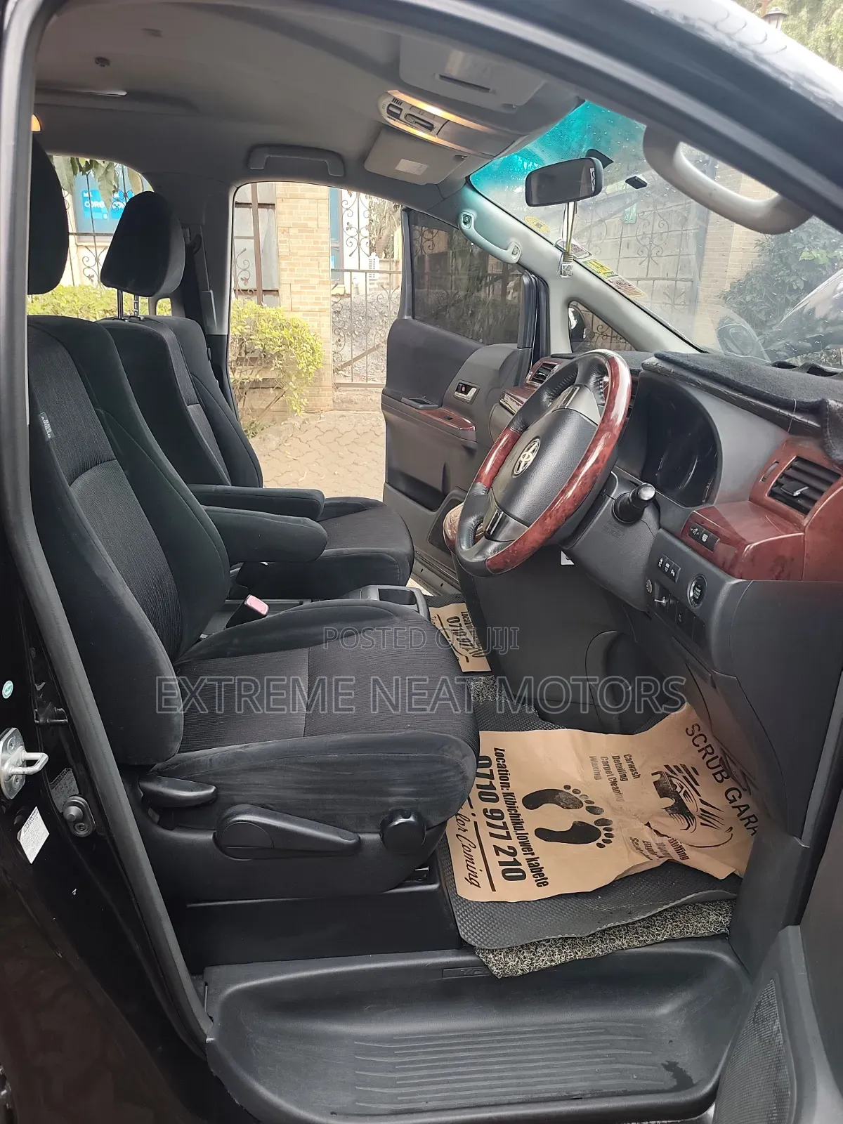 Toyota Vellfire V 2.4 FWD 8-Seater 2010 Black