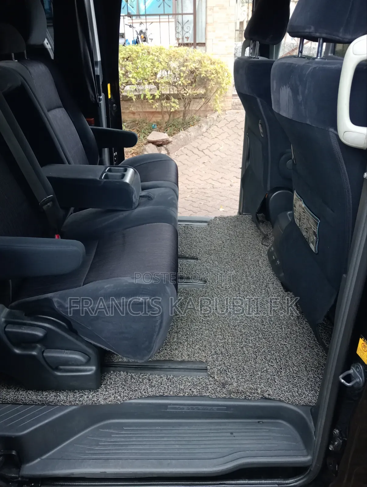 Toyota Vellfire V 2.4 FWD 8-Seater 2010 Black