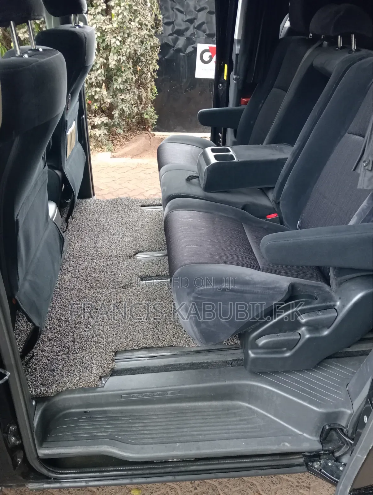 Toyota Vellfire V 2.4 FWD 8-Seater 2010 Black