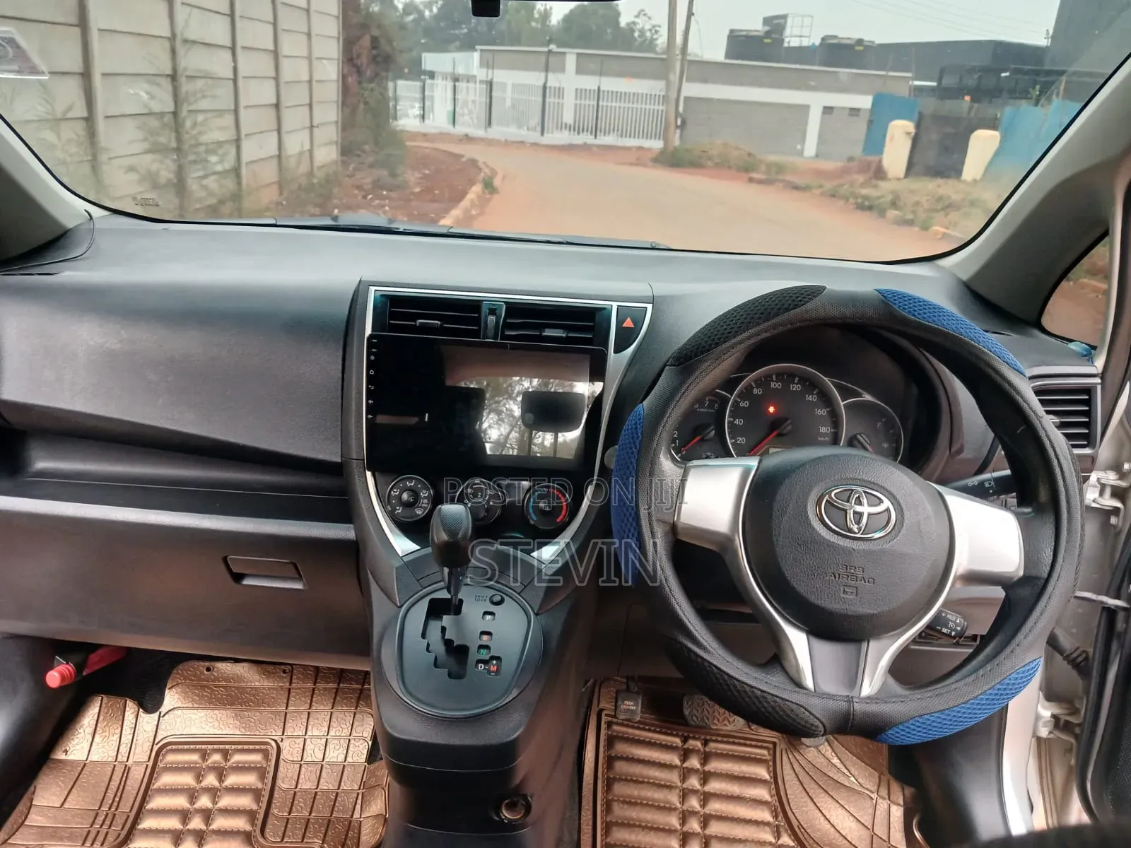 Toyota Ractis 2015 Silver