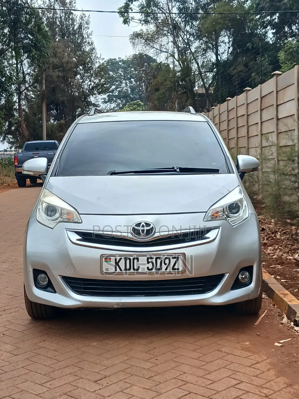 Toyota Ractis 2015 Silver