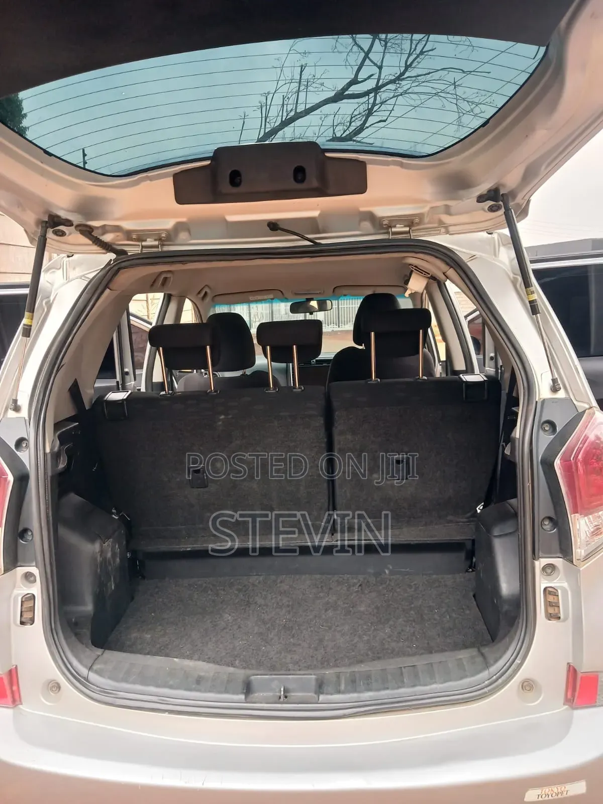 Toyota Ractis 2015 Silver