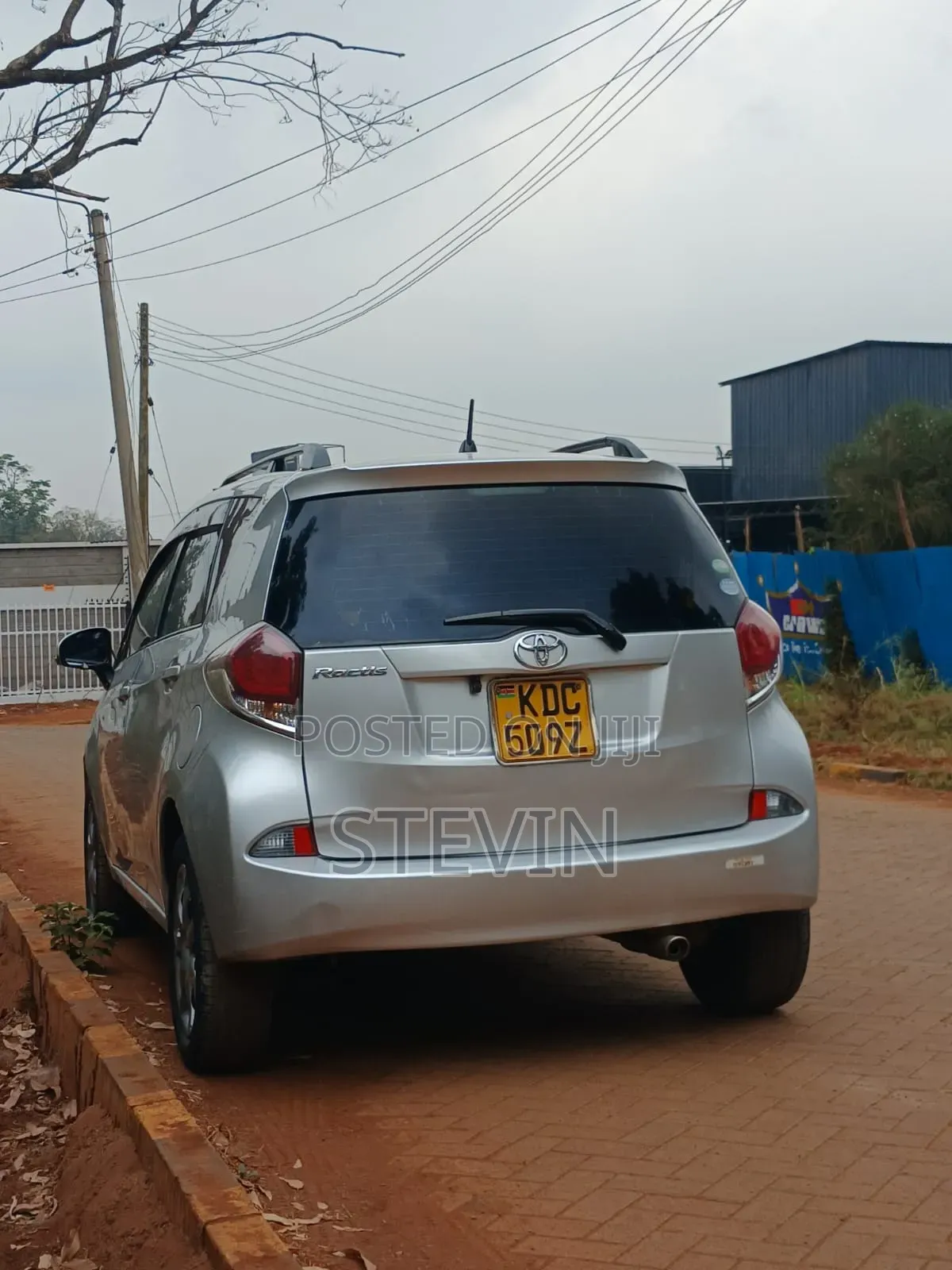 Toyota Ractis 2015 Silver