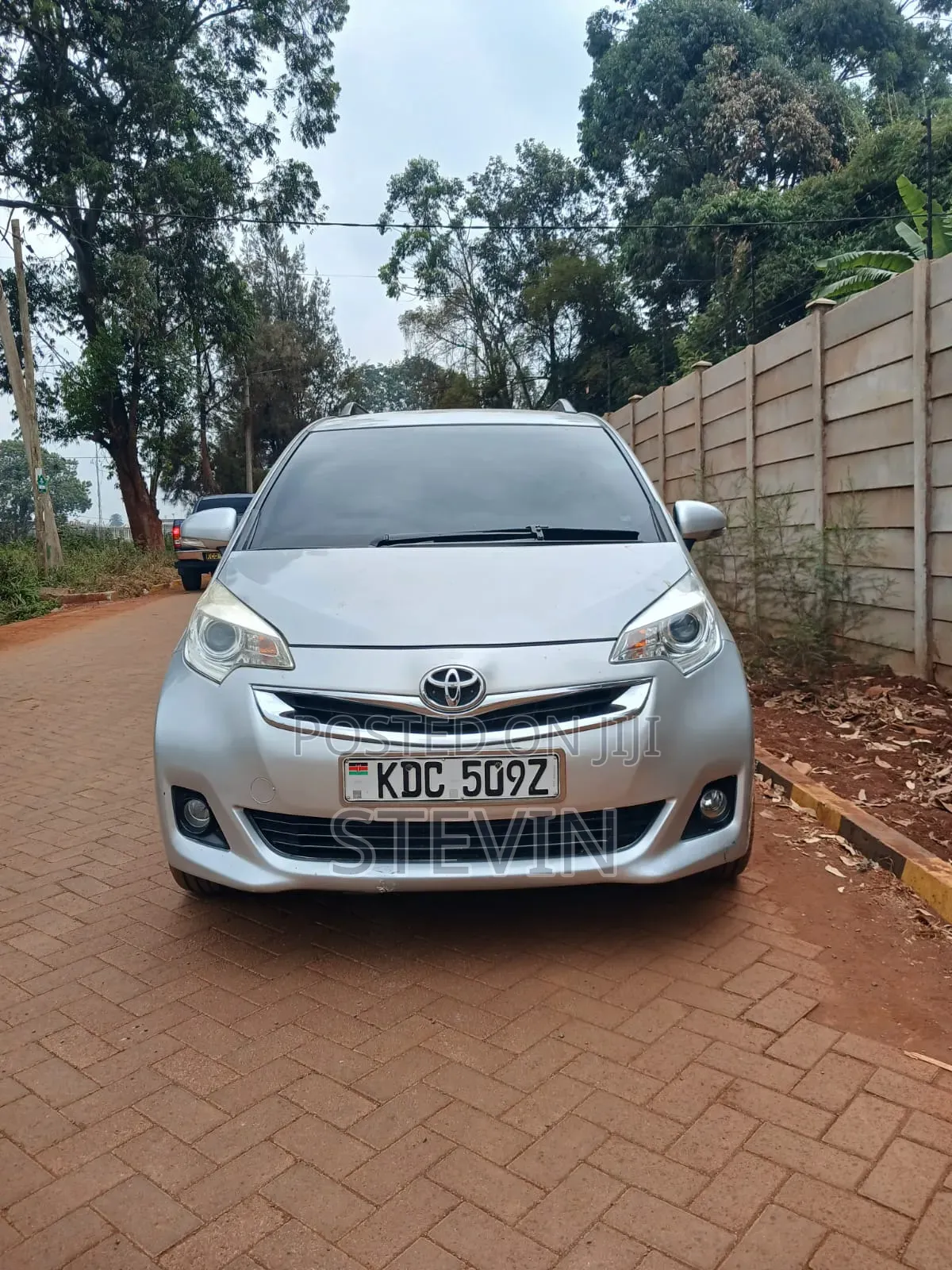 Toyota Ractis 2015 Silver