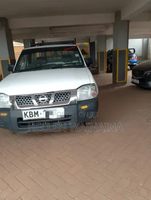 Nissan Hardbody 2005 White