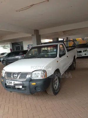 Nissan Hardbody 2005 White
