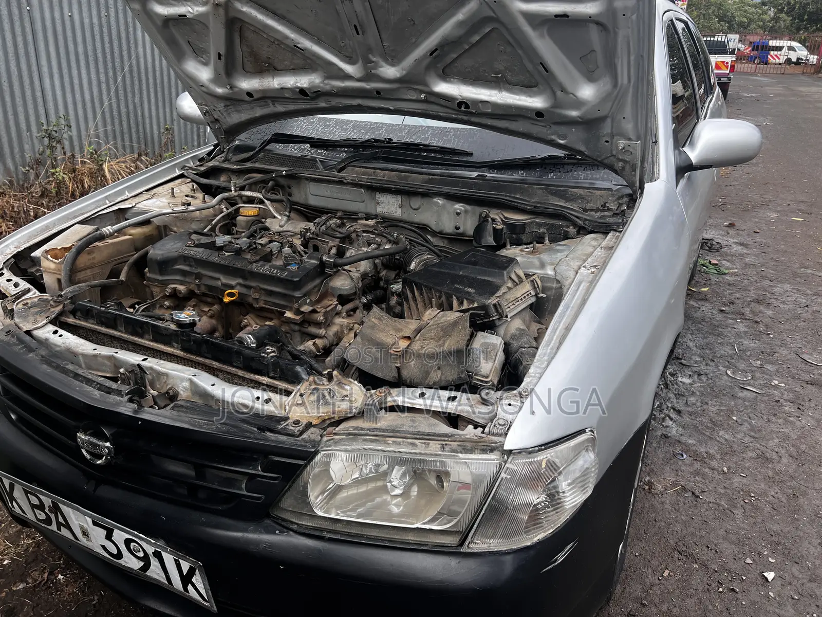Nissan Advan 2002 Silver