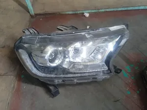 Ford Everest 2015 Headlight