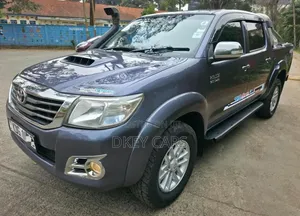 Toyota Hilux 2015 Gray