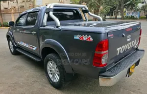 Toyota Hilux 2015 Gray