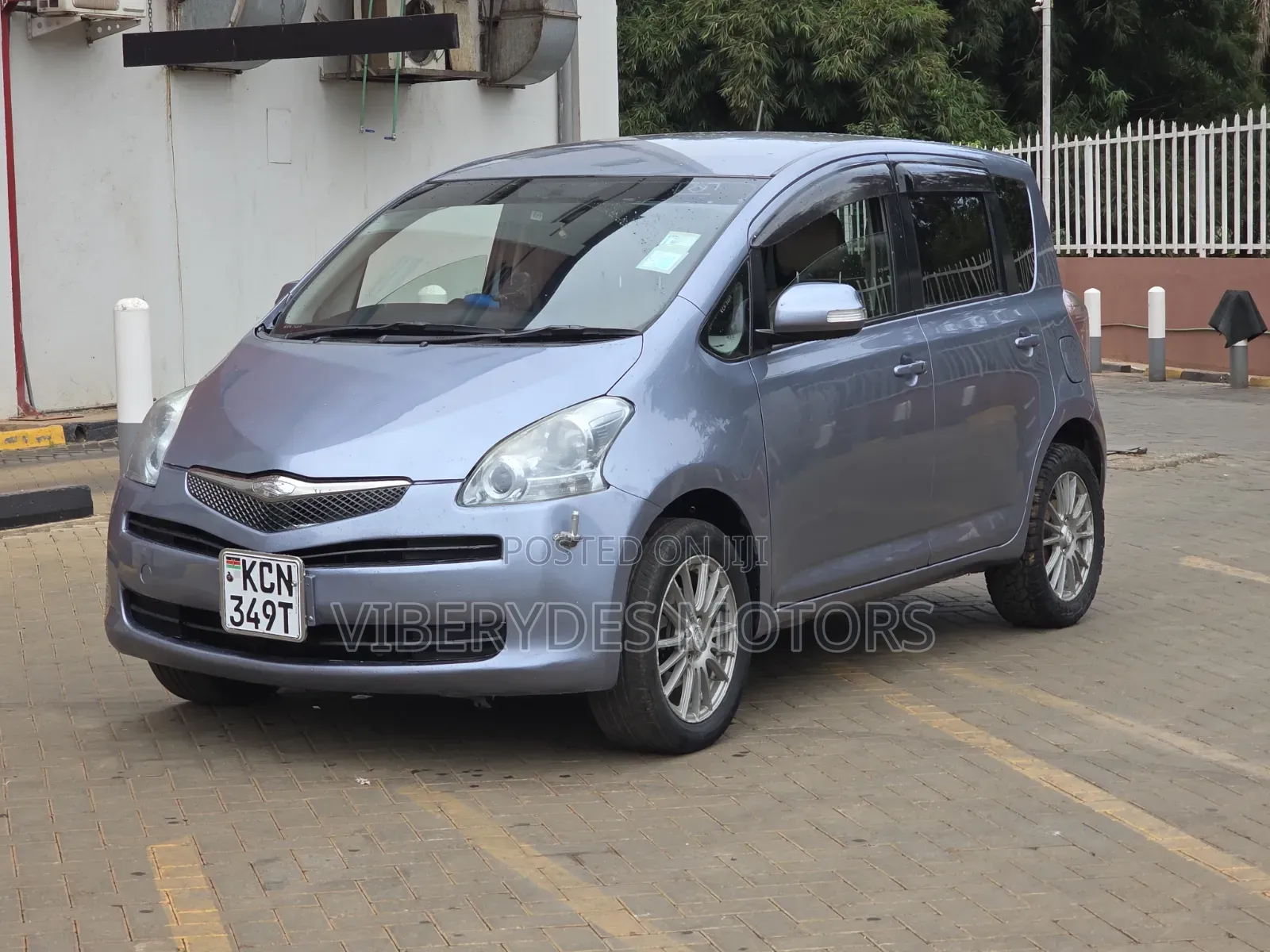 Toyota Ractis 2010