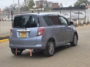 Toyota Ractis 2010