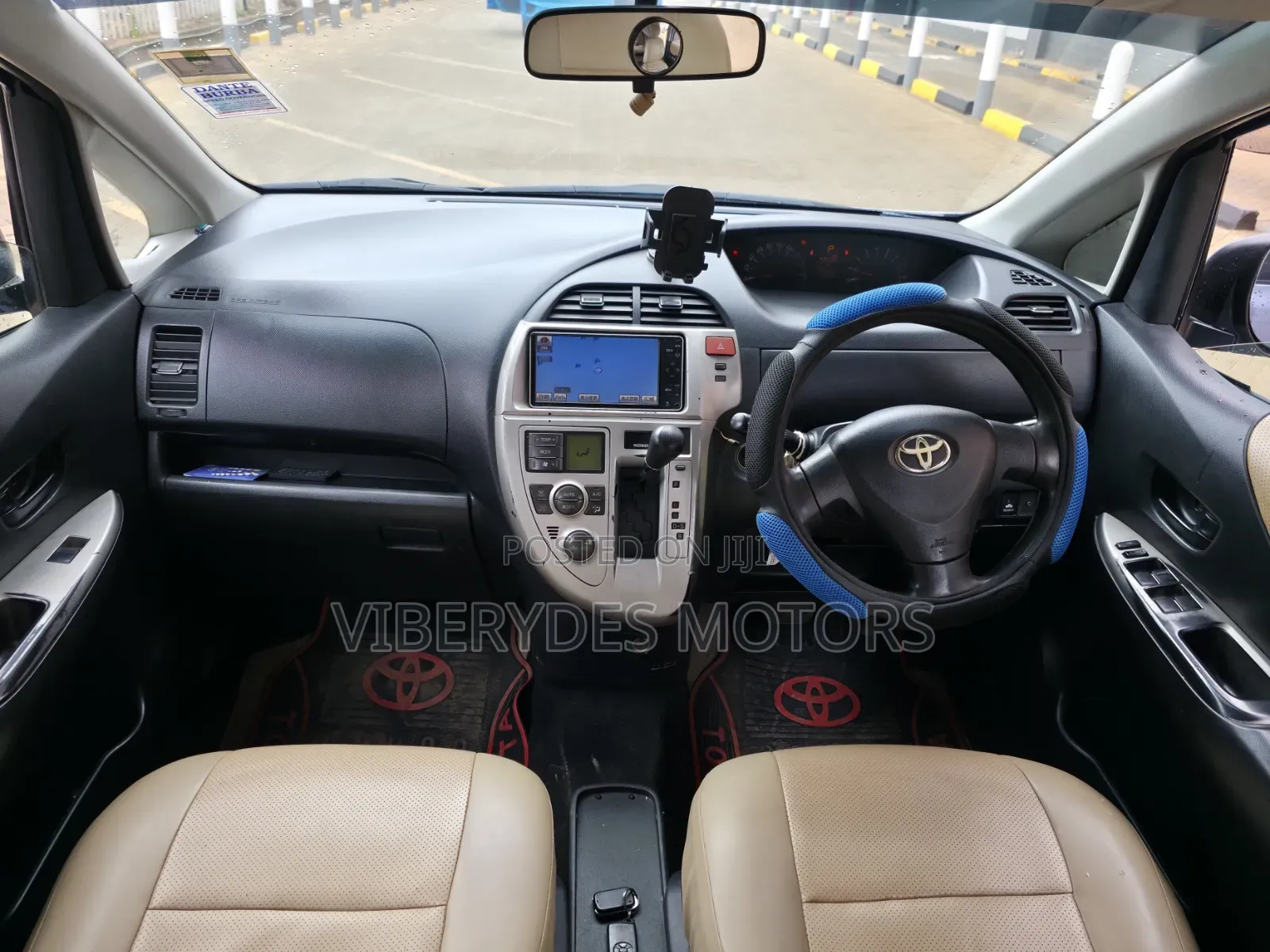 Toyota Ractis 2010