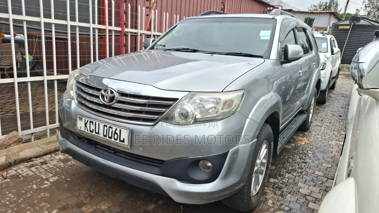Toyota Fortuner 2.7 AWD 2012 Gray