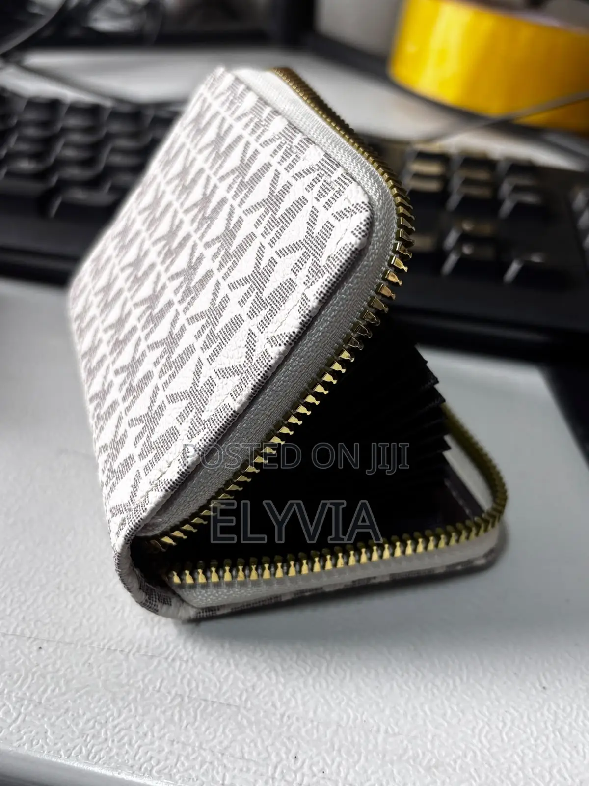White Patterned Card Holder