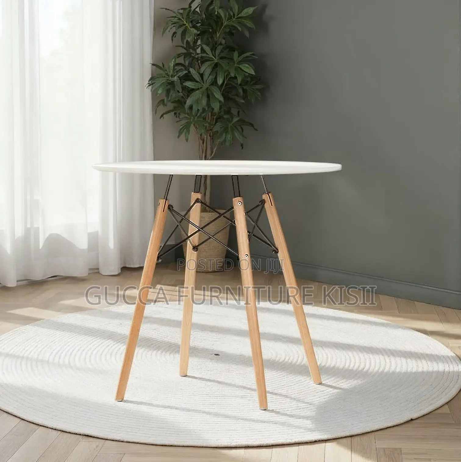 4 Legged Round Dining Table (White)