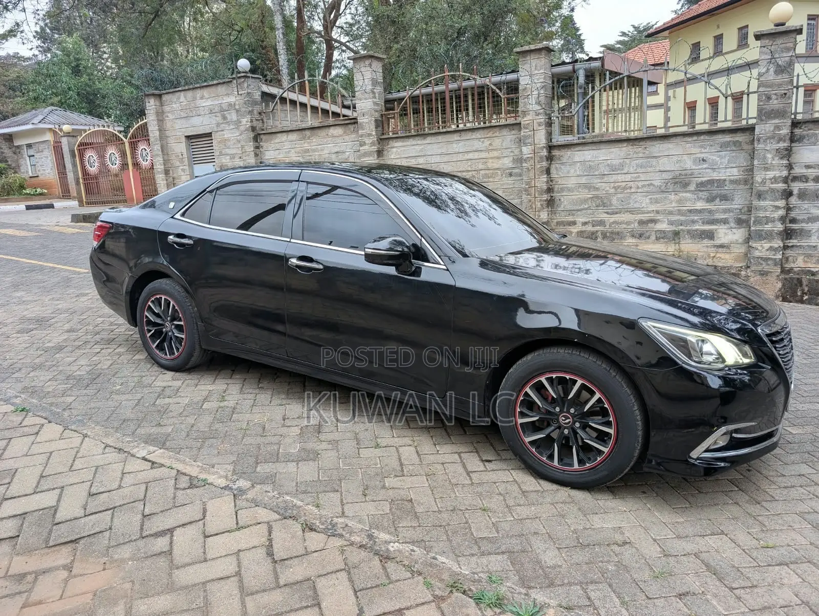 Toyota Crown 2016 Black