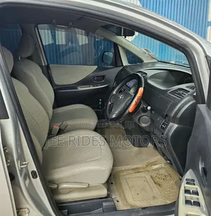 Toyota Ractis 1.3 FWD 2006 Silver
