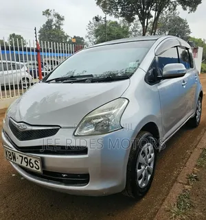 Toyota Ractis 1.3 FWD 2006 Silver