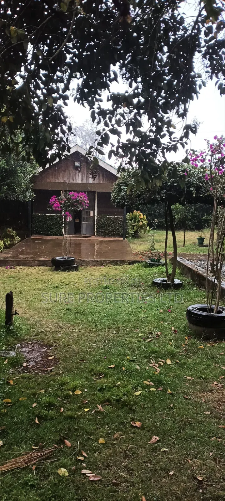 11⁄2 Acres at Kamandura