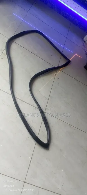 Hiace 5l/3l Shark Rear Windscreen Rubber