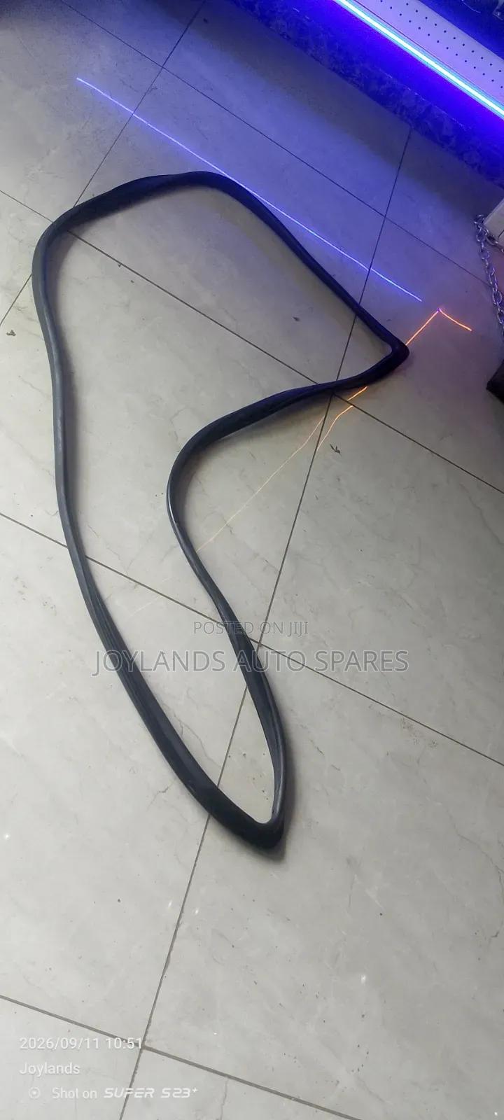 Hiace 5l/3l Shark Rear Windscreen Rubber