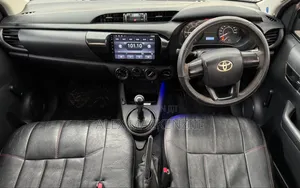 Toyota Hilux 2020 Silver
