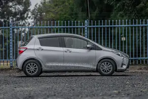 Toyota Vitz 1.3 FWD 5dr 2019 Silver