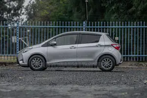 Toyota Vitz 1.3 FWD 5dr 2019 Silver