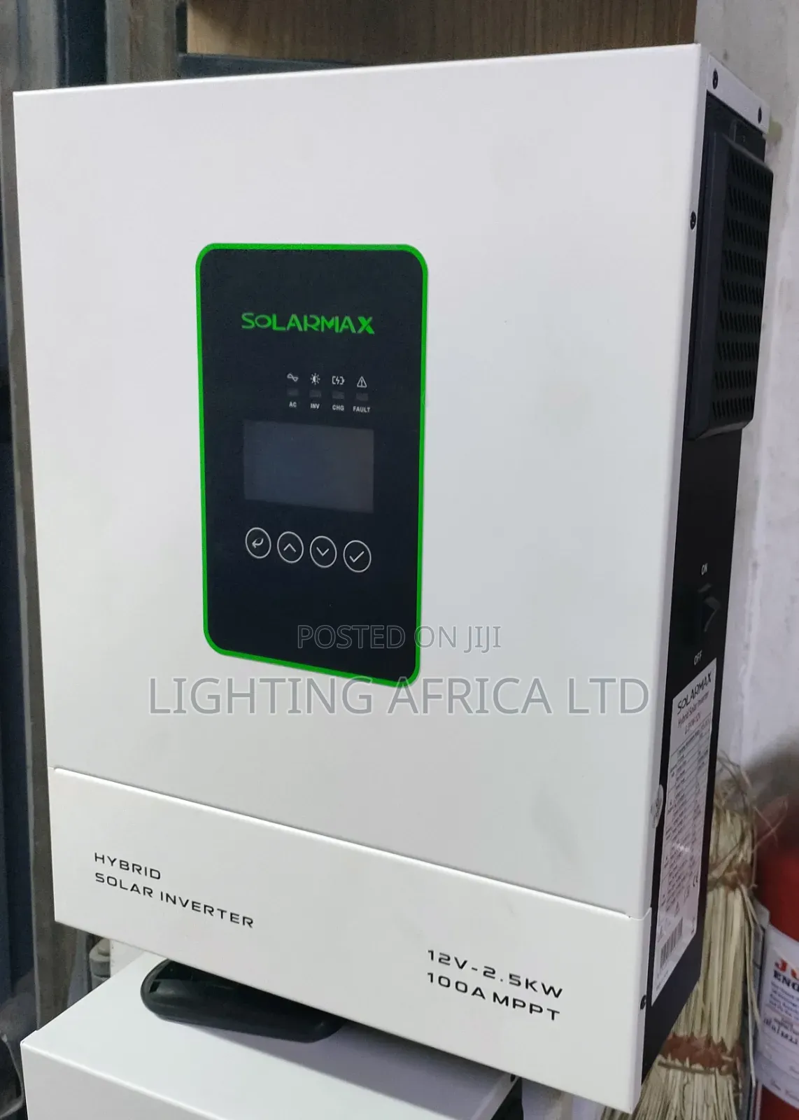 Solarmax 2.5kw - 12v Hybrid Inverter 100A MPPT Inbuilt Controller