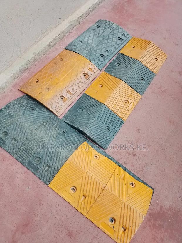 Reflective Rubber Speed Bump - thumbnail 2