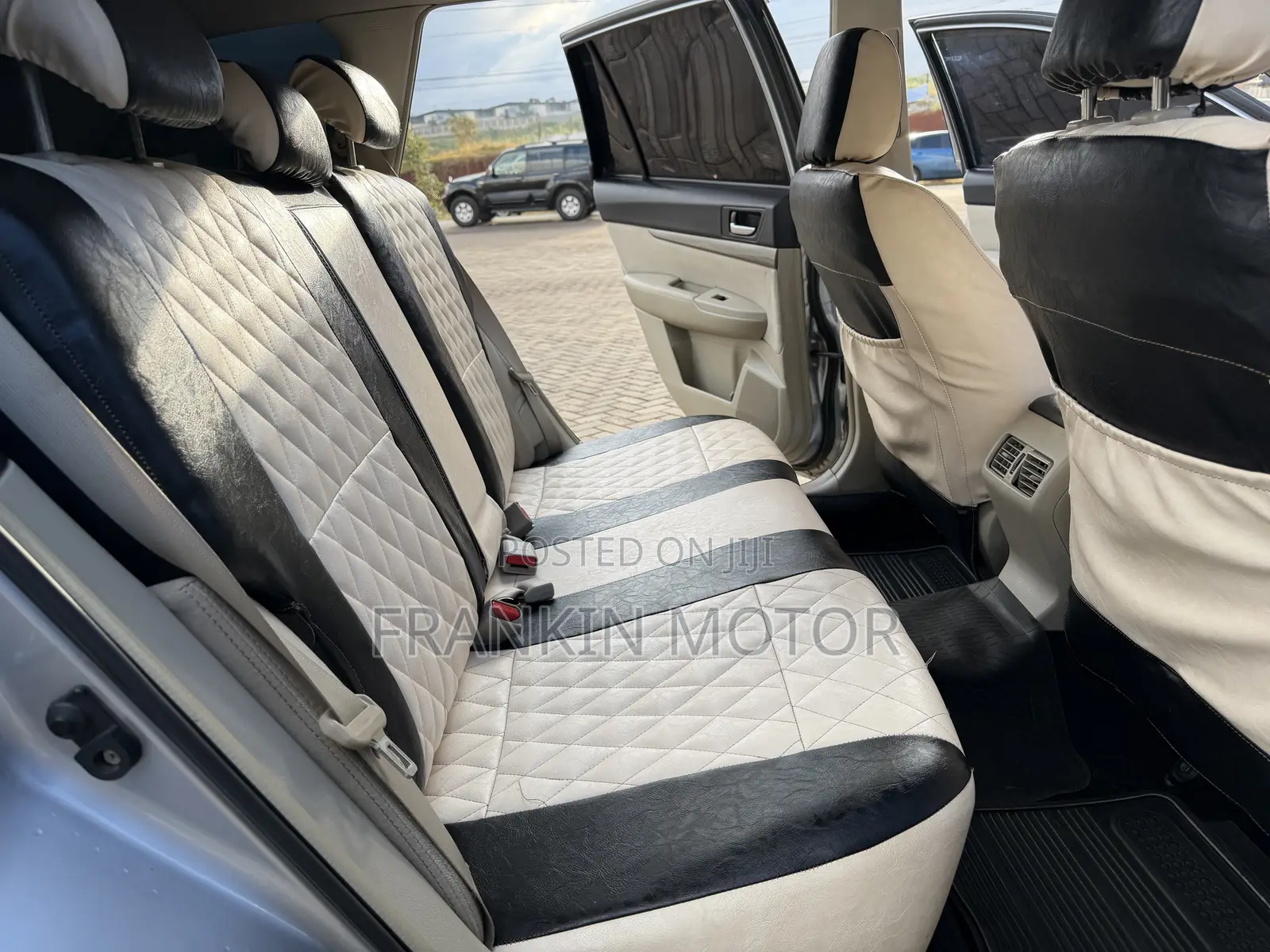 Subaru Outback 2.5i Premium 2011 Silver