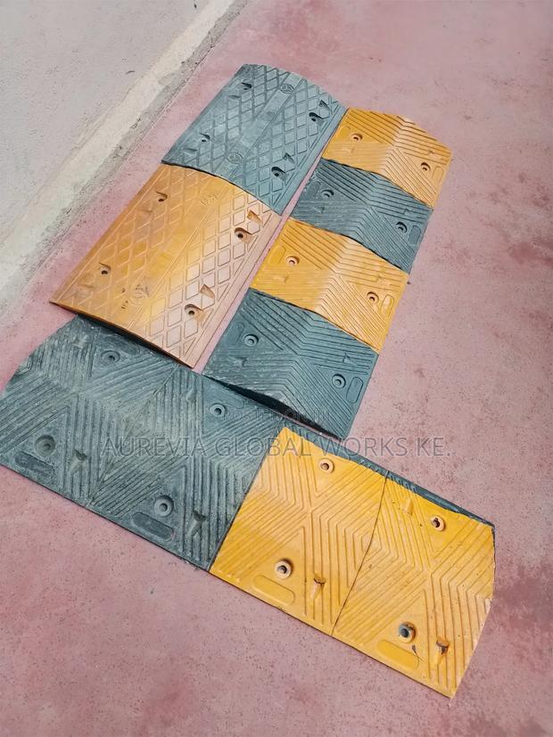 Rubber Speed Bump ( Interlocking , 50mm Thick) - main view