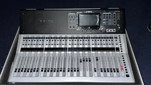Yamaha Tf 5 Digital Mixer With Flight Case