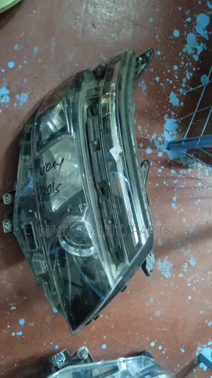 Toyota Voxy 2015 Headlight Xenon