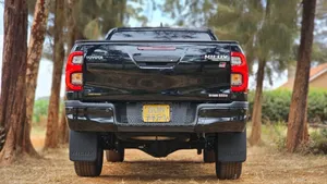 Toyota Hilux Revo Double Cab Deisel 2.4 AWD 2022 Black