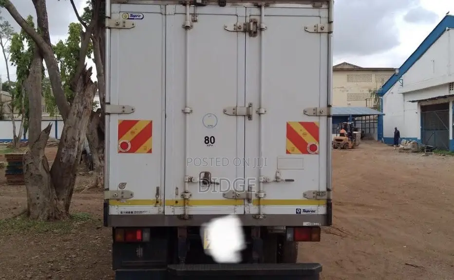 Isuzu Elf NPR 85 Refrigerated