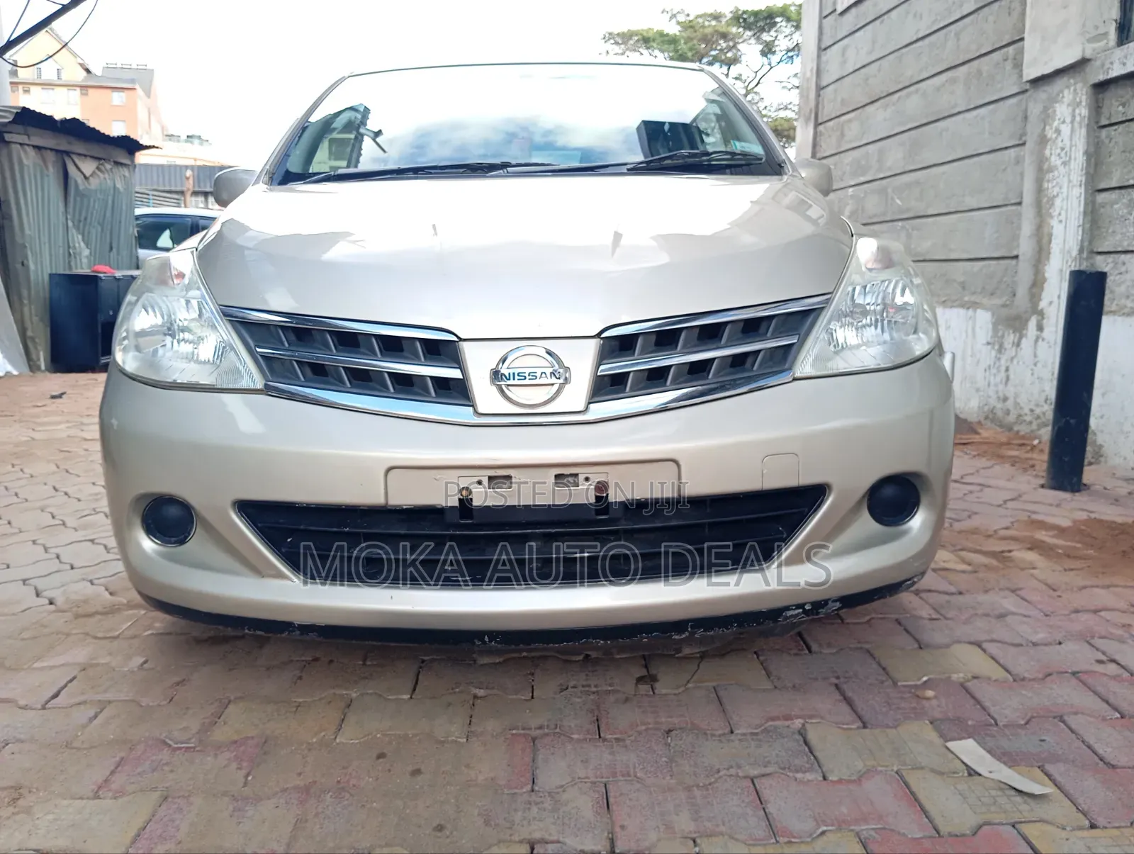 Nissan Tiida 1.5L 16V 2011 Gold