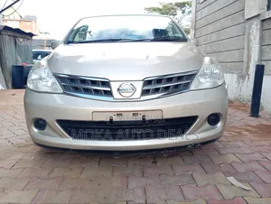 Nissan Tiida 1.5L 16V 2011 Gold