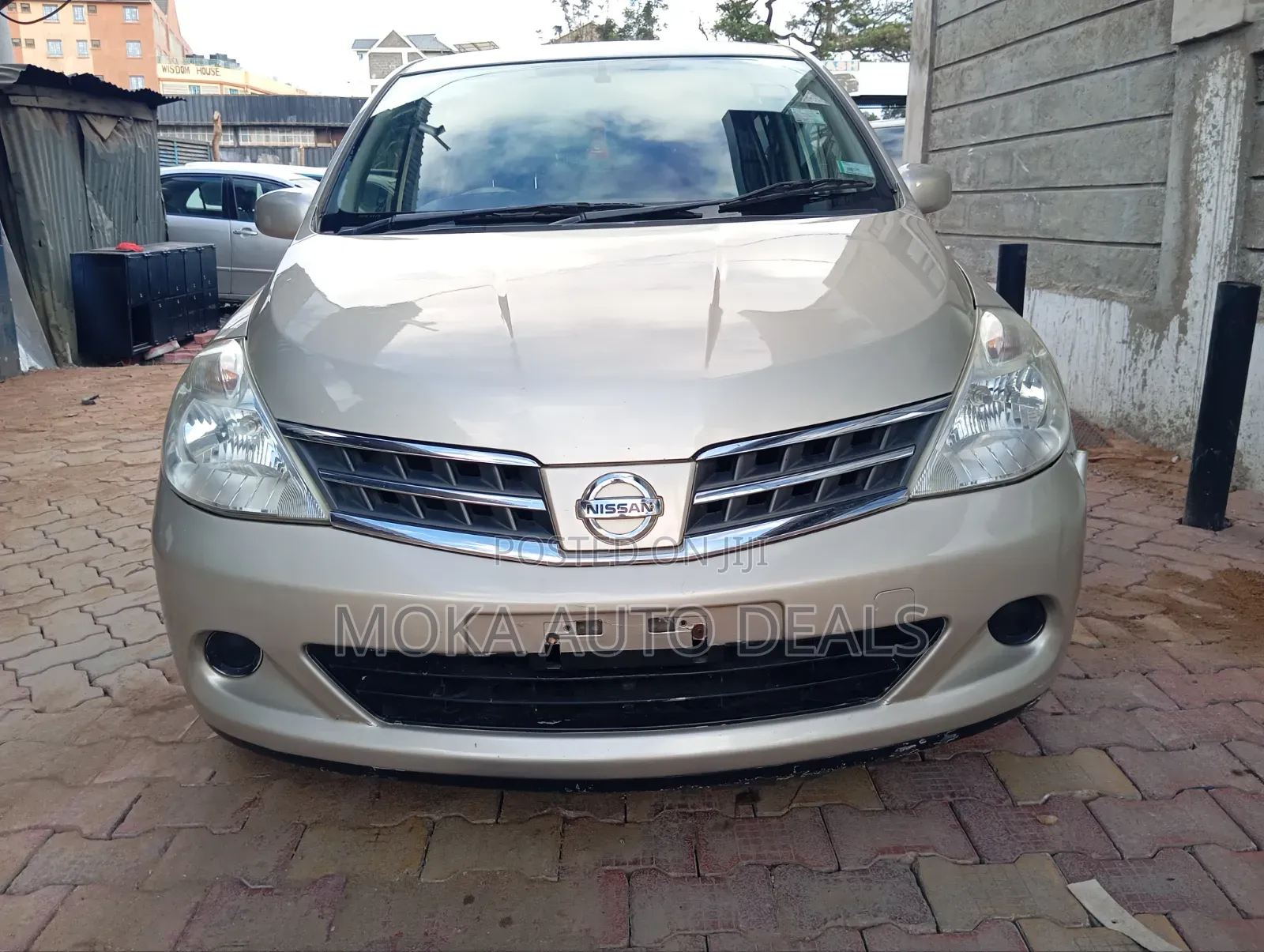 Nissan Tiida 1.5L 16V 2011 Gold