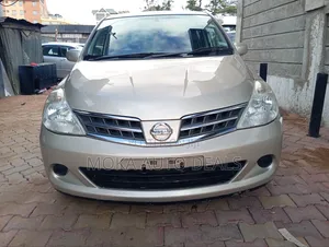 Nissan Tiida 1.5L 16V 2011 Gold